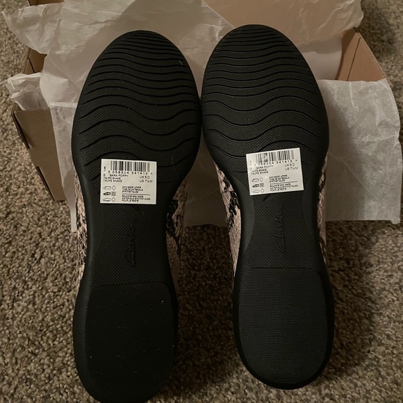 NWT Clarks Sara Poppy Taupe Snake - Picture 9 of 9